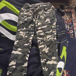 No brand size large (fit more like a medium) camo pants